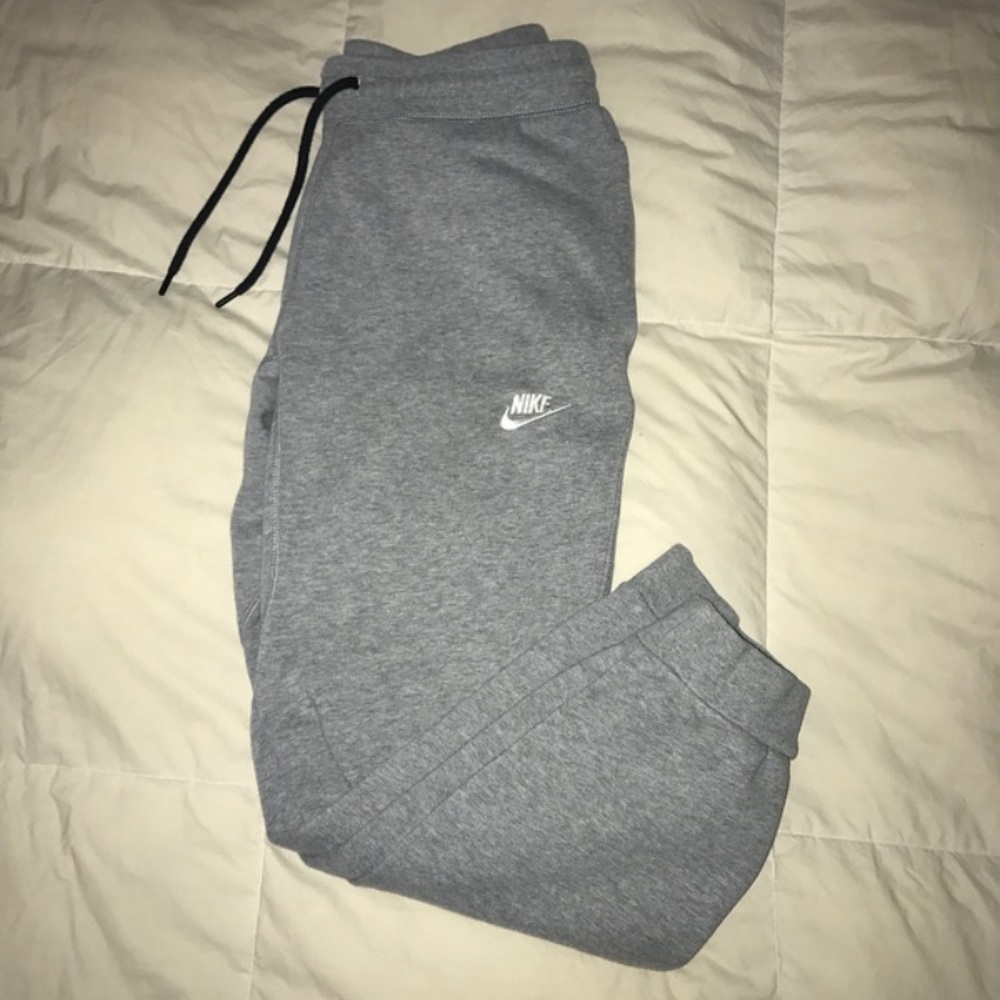 Gray Nike Joggers / Sweatpants
